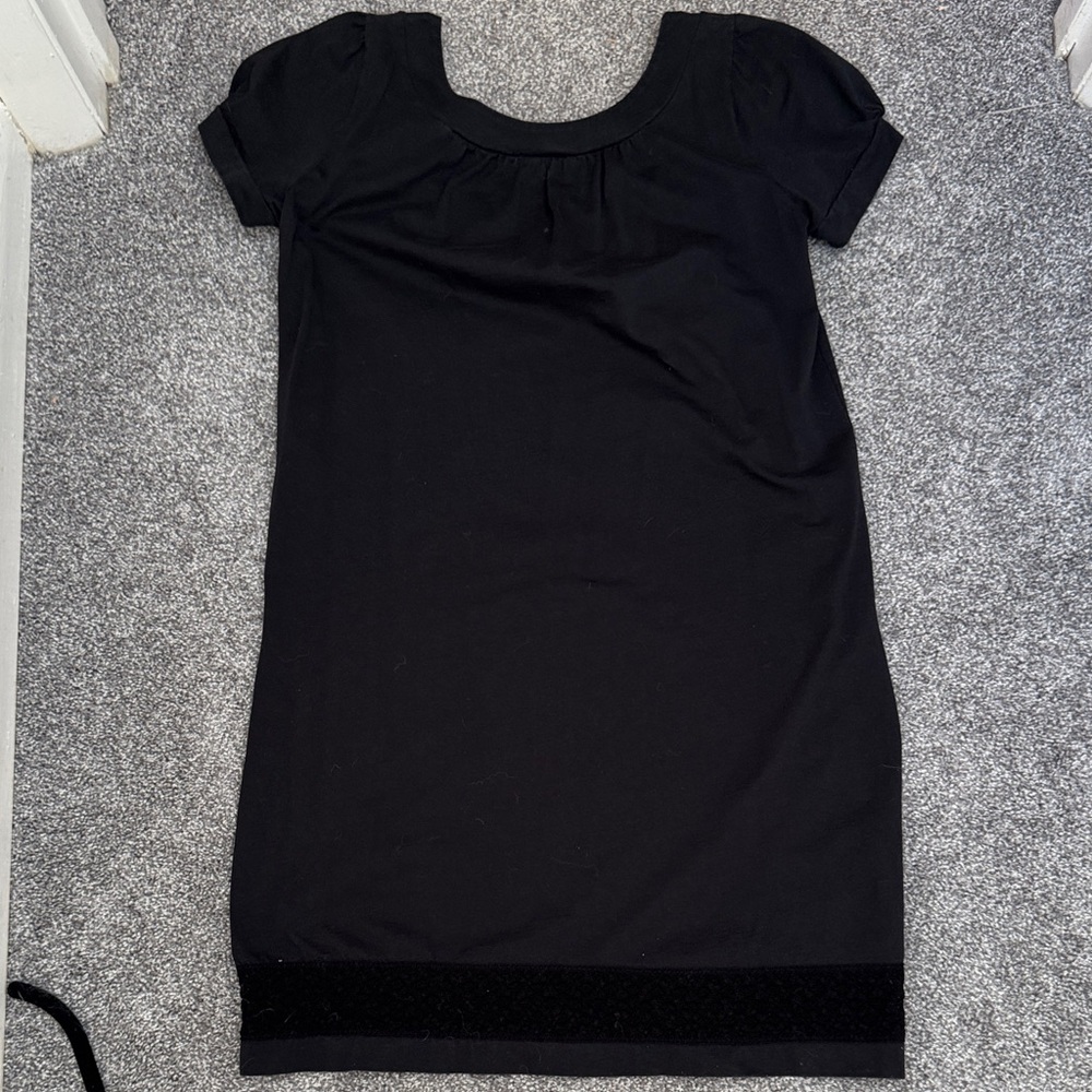Agnes B Elegant Black Mini Dress with lace detail - quiet luxury, minimalist - Picture 7 of 10